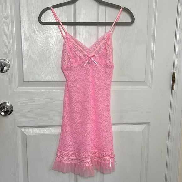 Victorias Secret Sexy Pink Lace Negligee with Ruffle Trim Size Medium adjustable - Picture 1 of 8